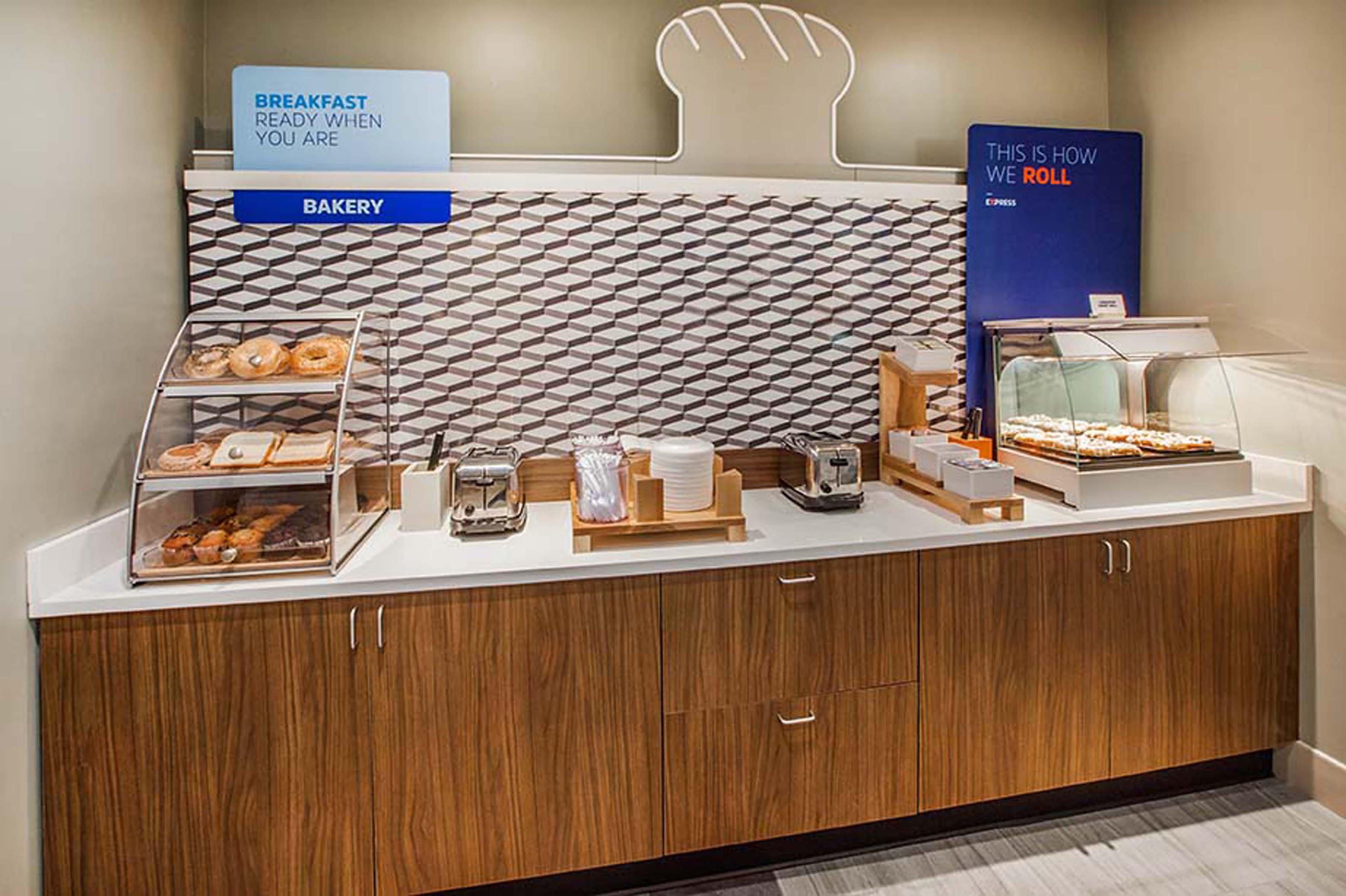 Holiday Inn Express Florence Northeast By Ihg Exteriör bild