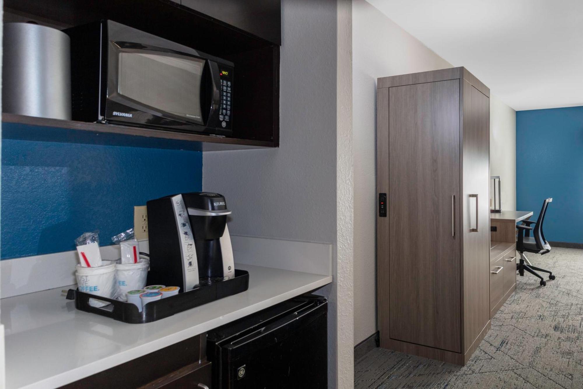 Holiday Inn Express Florence Northeast By Ihg Exteriör bild